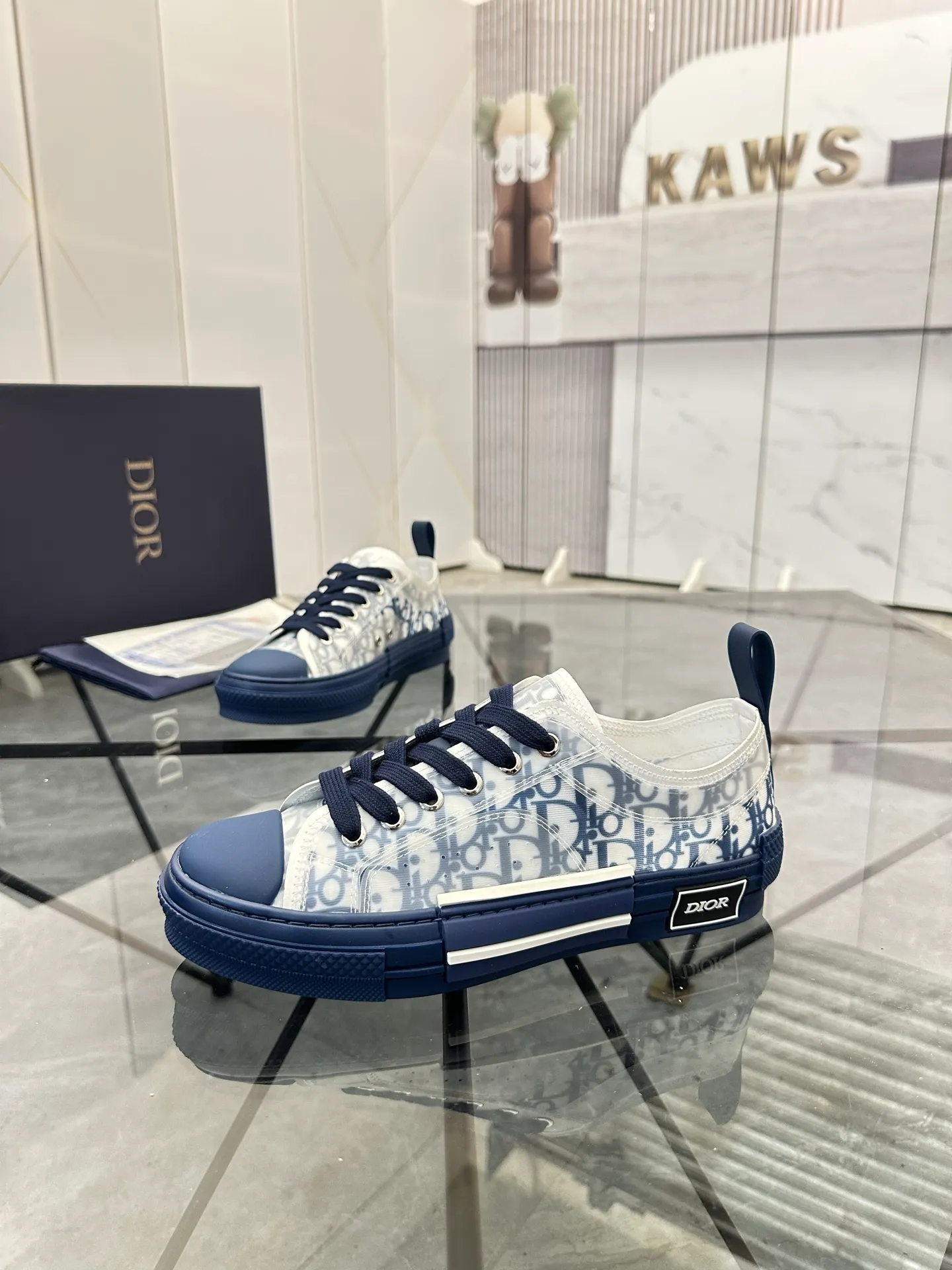 Selling men's shoes 💰: 💰P400¥ Product trademark: Dio* "Dior*" low-top casual shoes Regular size: 36-45 (can be customized to 46) Couple style B23 Product materials: Upper imported original fabric, breathable lining, original outsole. No.: 007